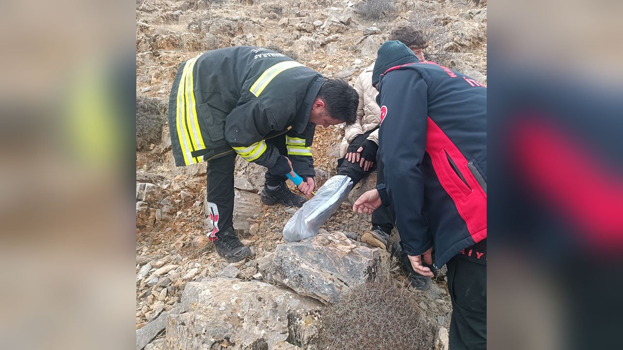 Kahramanmaraş'ta kayalıklara düşen genç yaralandı