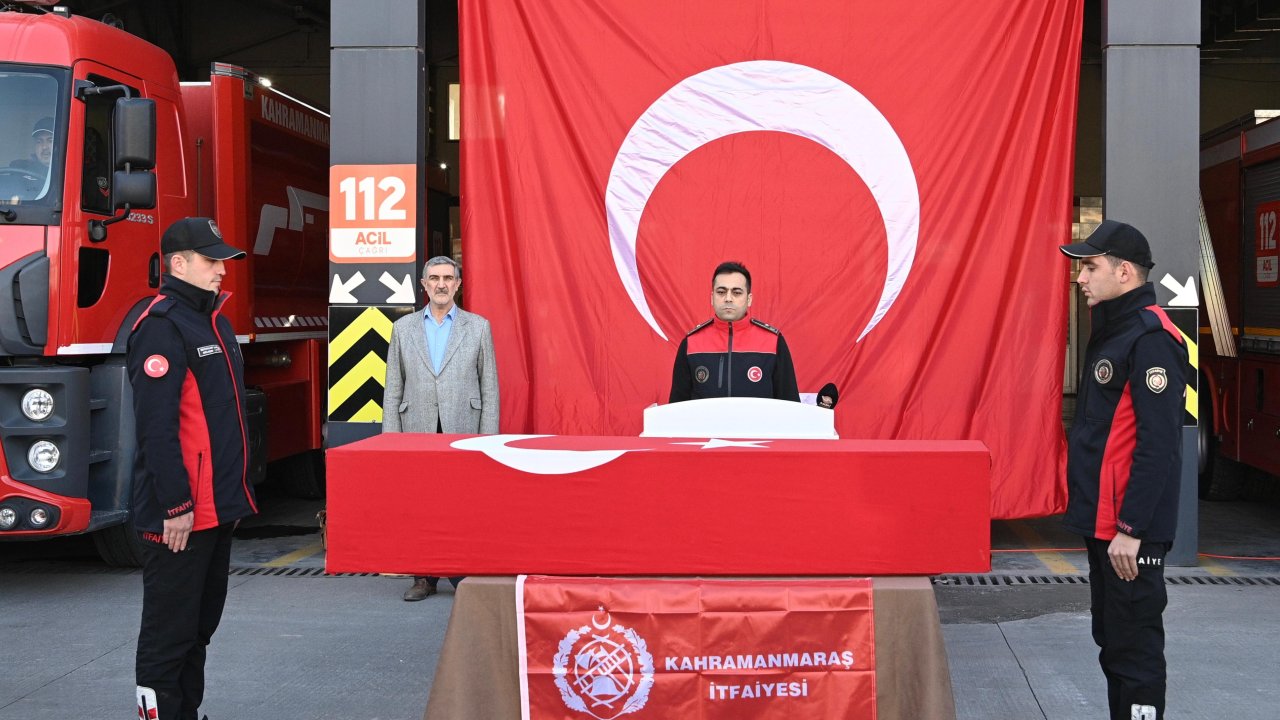 Kahramanmaraş'ta itfaiye eri Doğan, son yolculuğuna uğurlandı