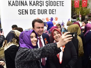 Kadına şiddete dur de!