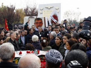 Tahir Elçi son yolculuğuna uğurlandı