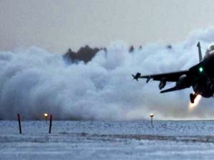 Rus uçakları İdlib'de pazar yerini vurdu: En az 40 ölü