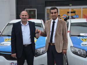 Son otomobil talihlileri anahtarlarını teslim aldı