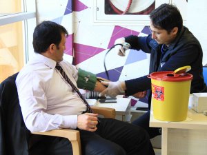 Kan bağışı kampanyasına gençlerden tam destek