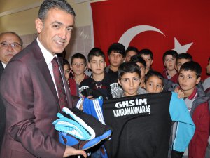Minik güreşçilere spor malzemesi