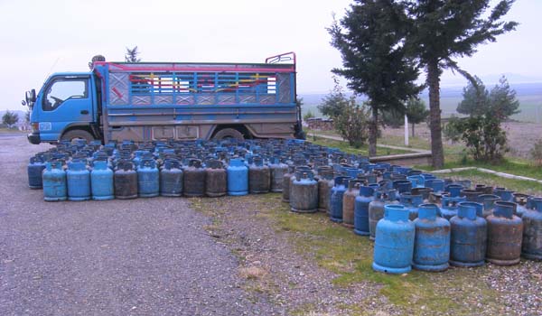 KAÇAK TÜP DOLUMU YAPAN PETROL İSTASYONUNA BASKIN