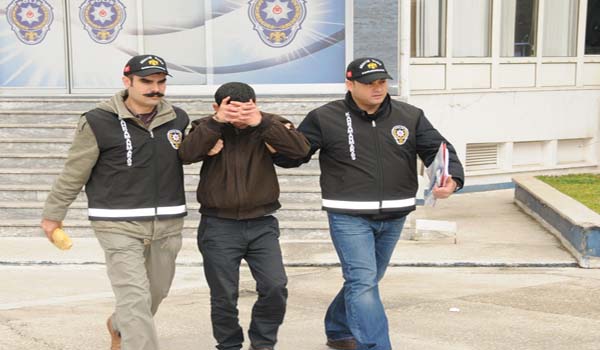 YENİ EVLİ KADININ ALTINLARINI GASP EDEN ŞAHIS YAKALANDI