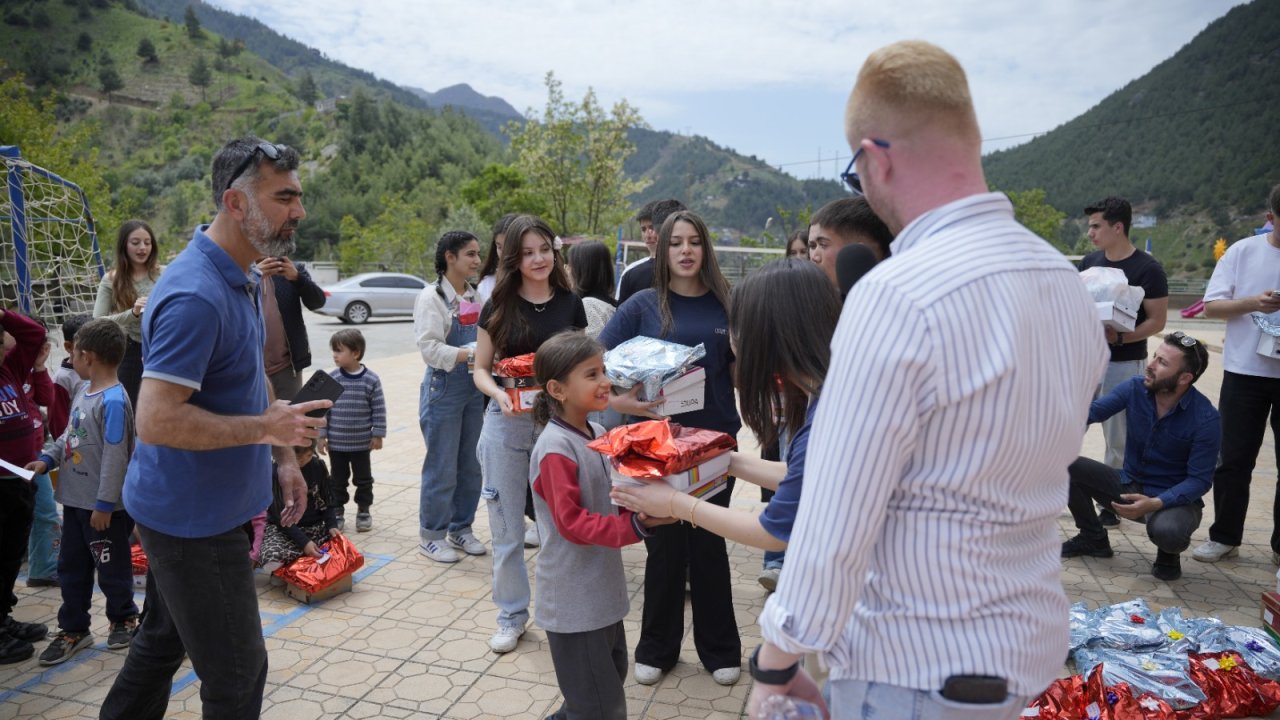 Süha Erler Lisesi'nden Harmancık Köy Okulu Öğrencilerine 23 Nisan Sürprizi