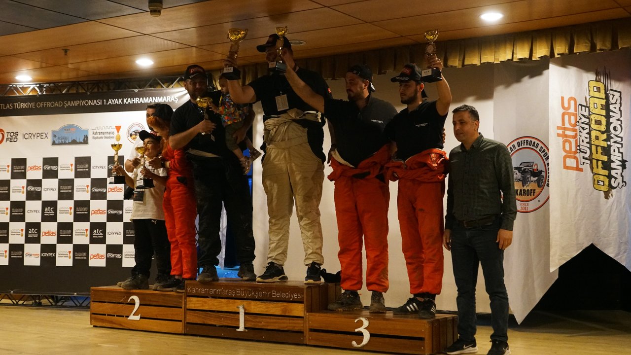 Offroad Şampiyon Sporcular Kupalarını Aldılar