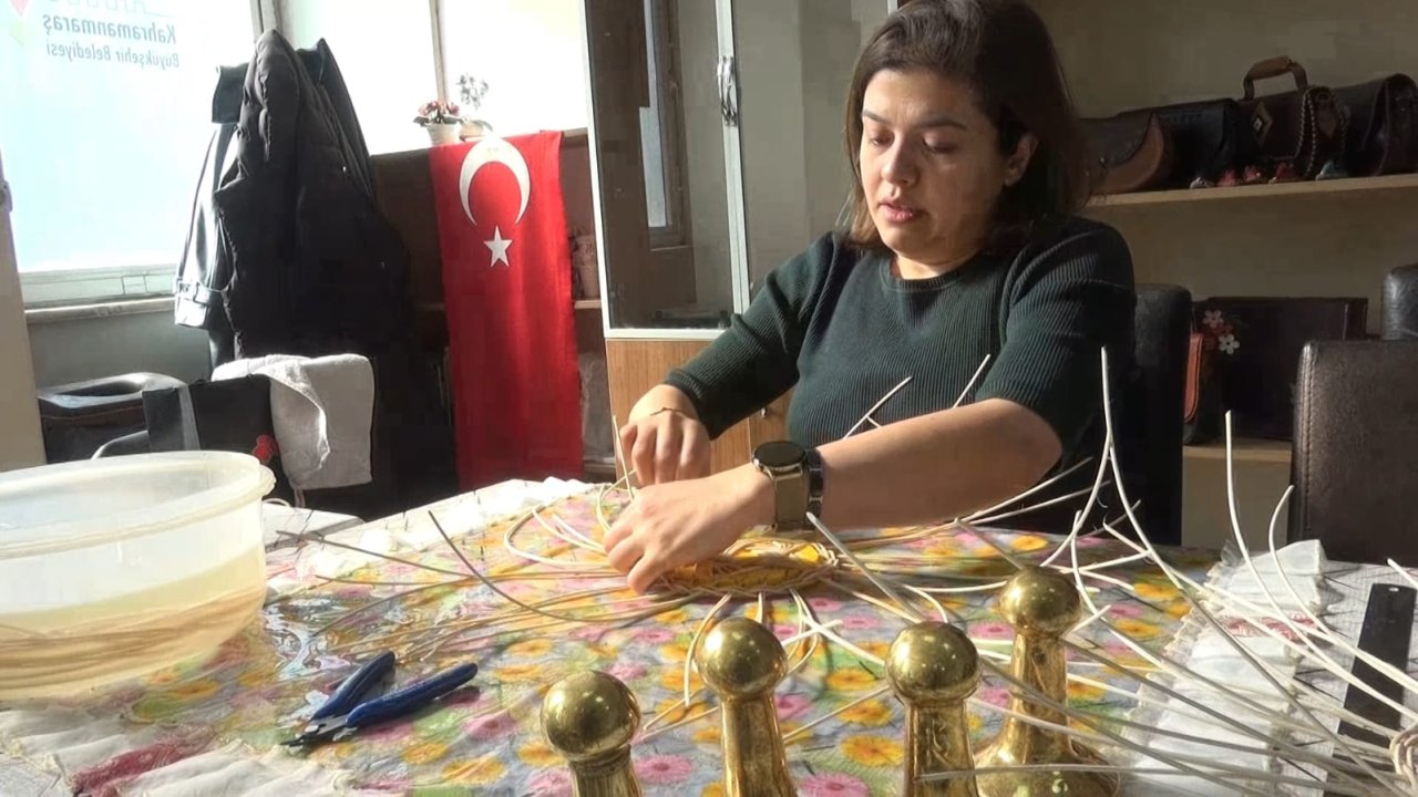 Depremzede Kadınlar Aile Ekonomisine Sepet Örerek Destek Oluyor