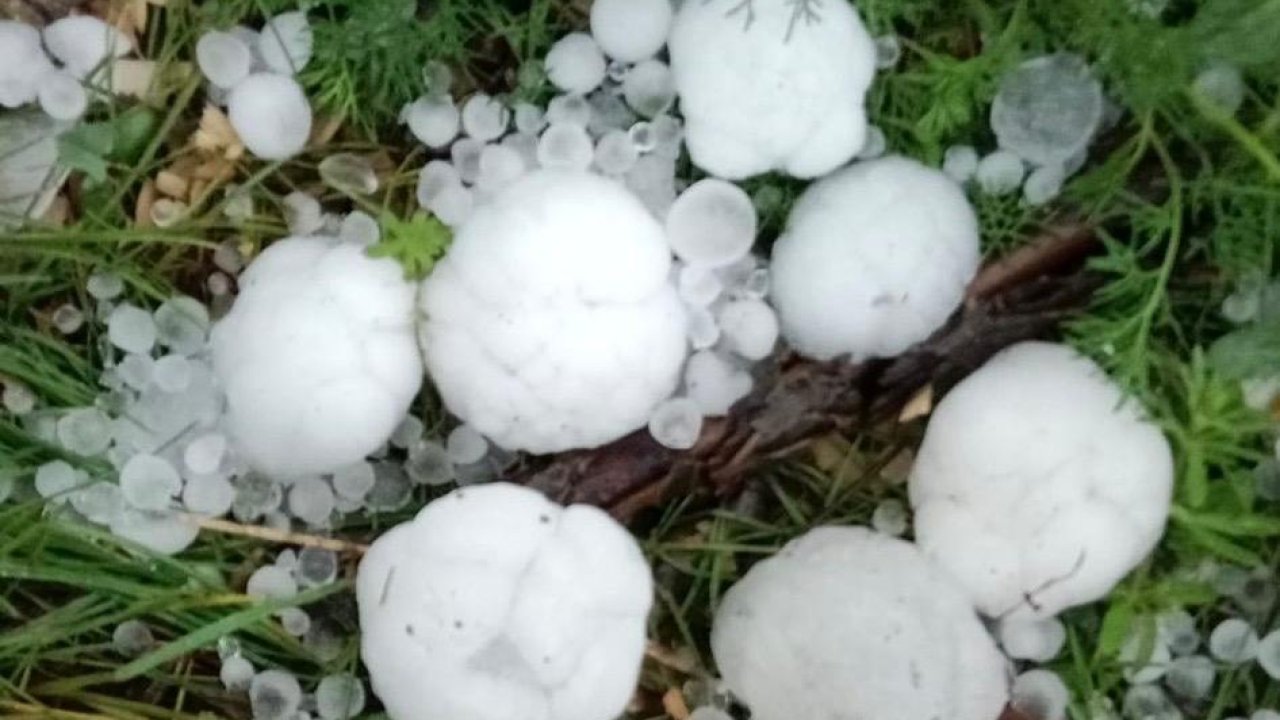 Kahramanmaraş'ta etkili olan şiddetli yağış ve dolu hayatı olumsuz etkiledi