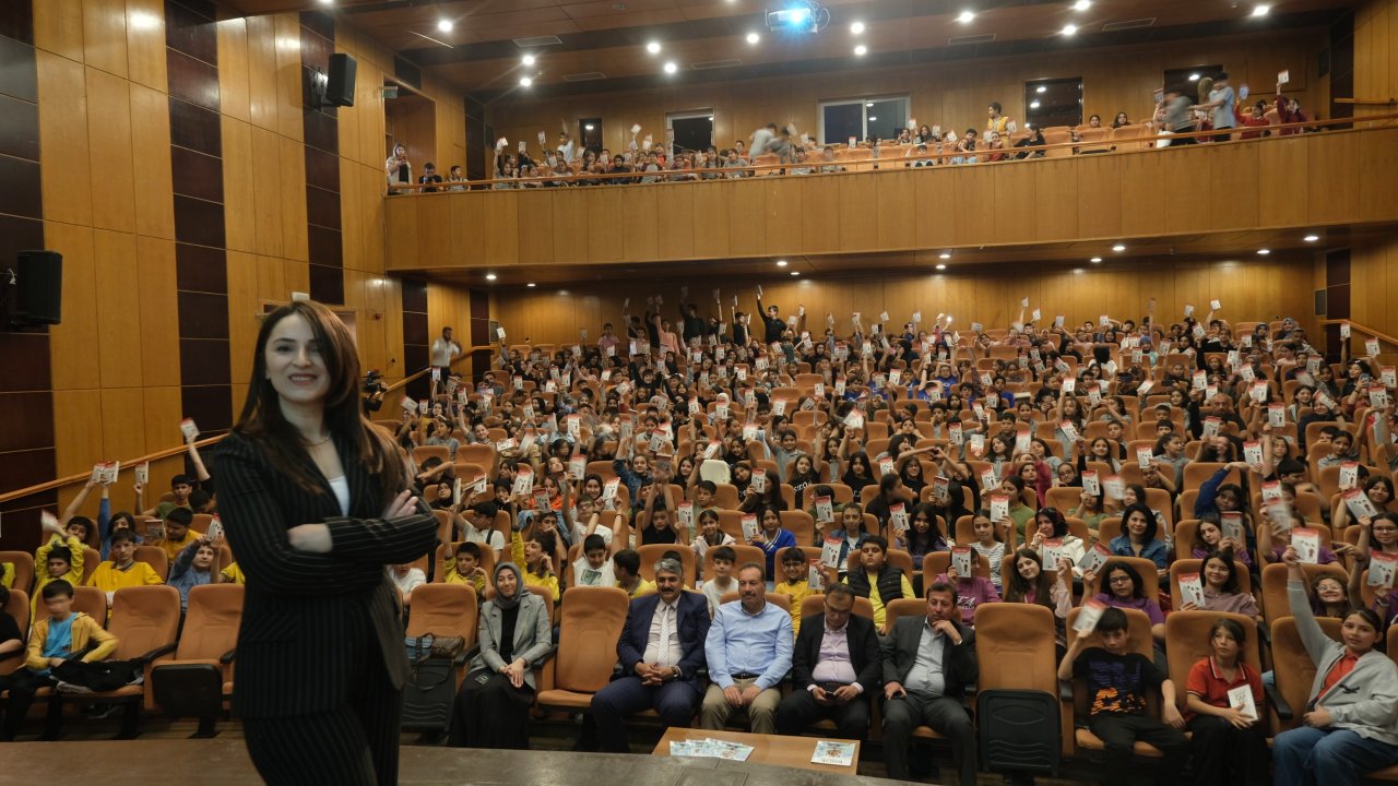 Onikişubat Okuyor’da Kelimelerle Örülen Dünyamız’ konuşuldu