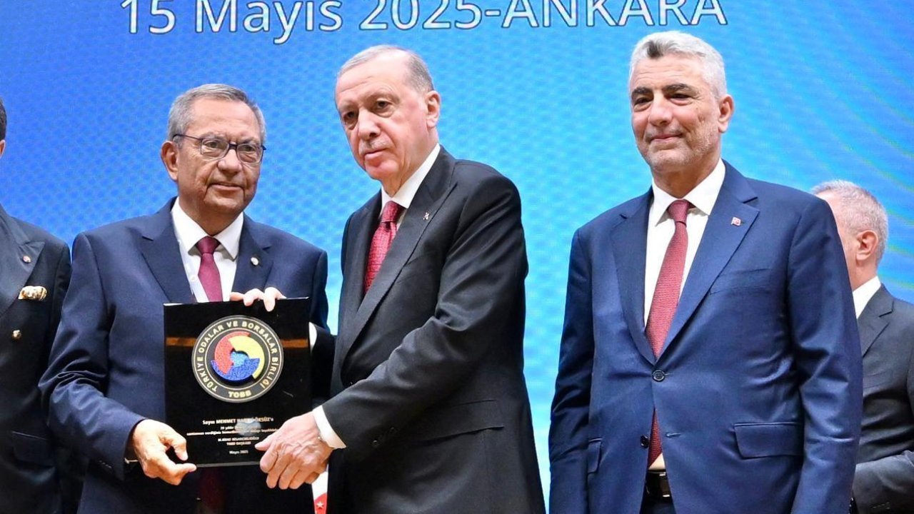 TOBB'dan  KMTSO Meclis Başkanı Mehmet Hanefi Öksüz'e Hizmet Şeref Belgesi