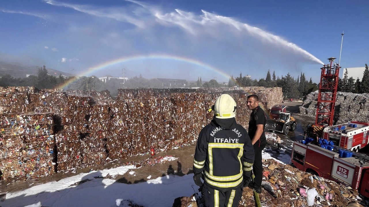 Kahramanmaraş’ta kağıt fabrikasında yangın