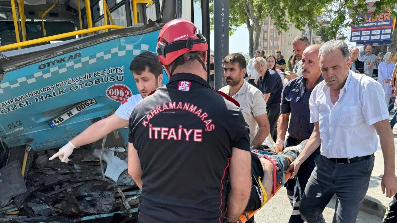 Kahramanmaraş’ta otomobil halk otobüsüne çarptı: 1 ölü 8 yaralı