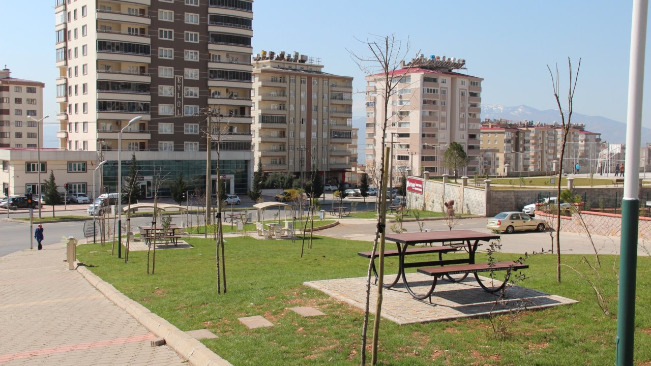 Hürriyet Mahallesi Adını Nereden Almıştır?