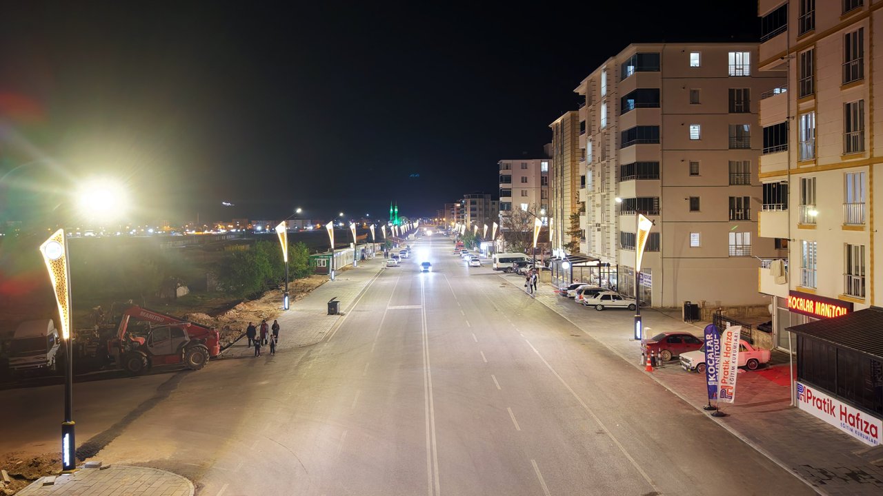 Büyükşehir Afşin’de Şehit Fırat Yılmaz Çakıroğlu Caddesi’ni Yeniledi