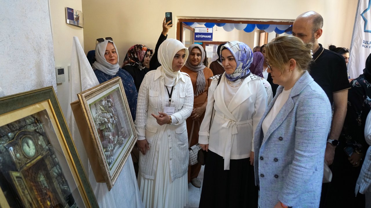 Kahramanmaraş’ta kursiyer kadınların el işi ürünleri görücüye çıktı