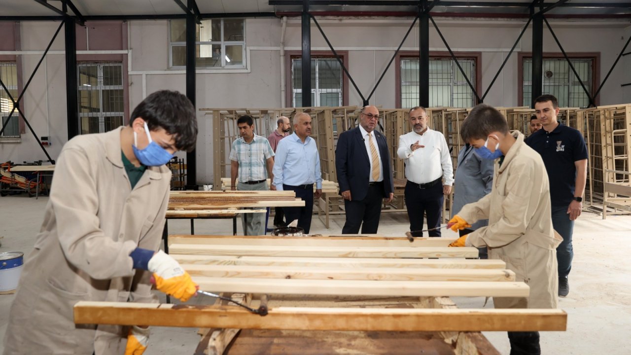 Dulkadiroğlu Belediyesi’nden Eğitime Ve Yerli Üretime Destek