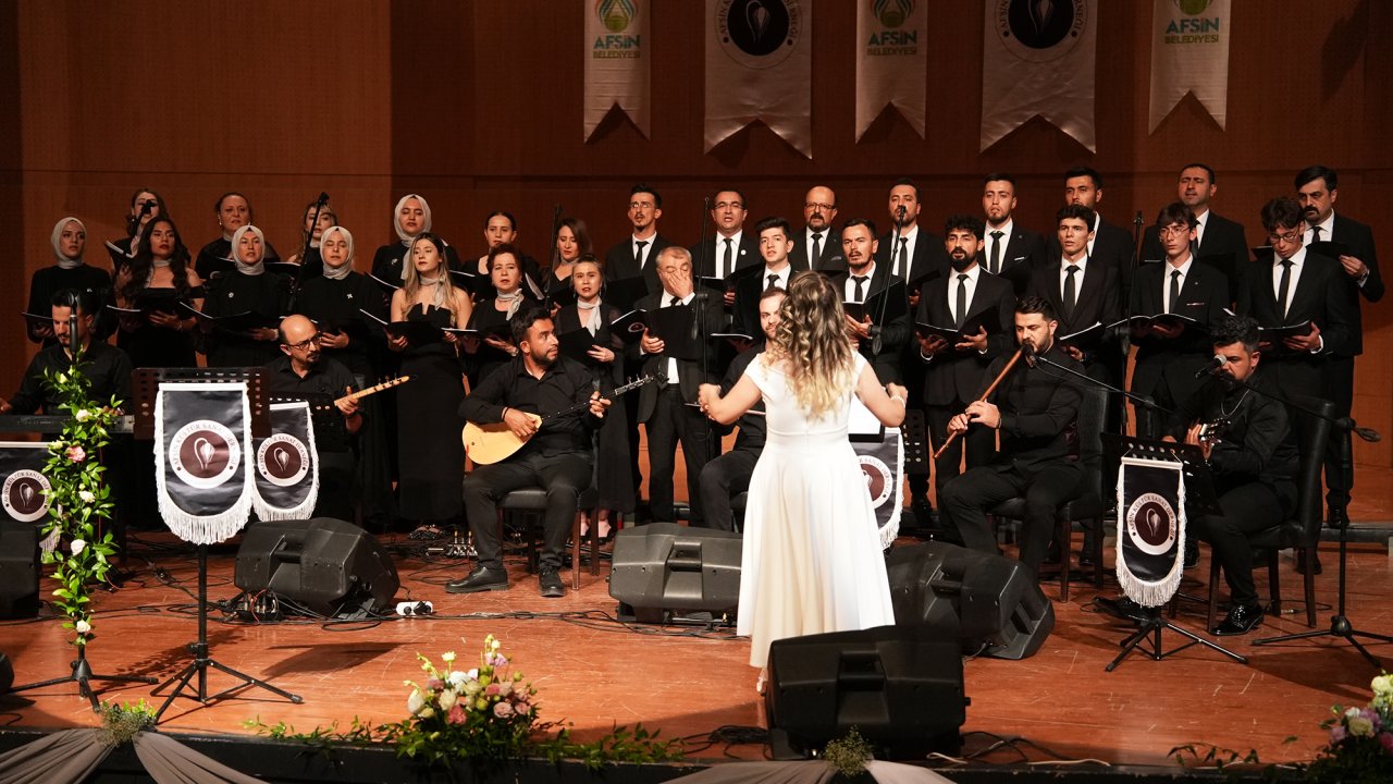 Mahzuni Şerif’in Türküleri, Şehrinde Sevenleri İçin Yükseldi