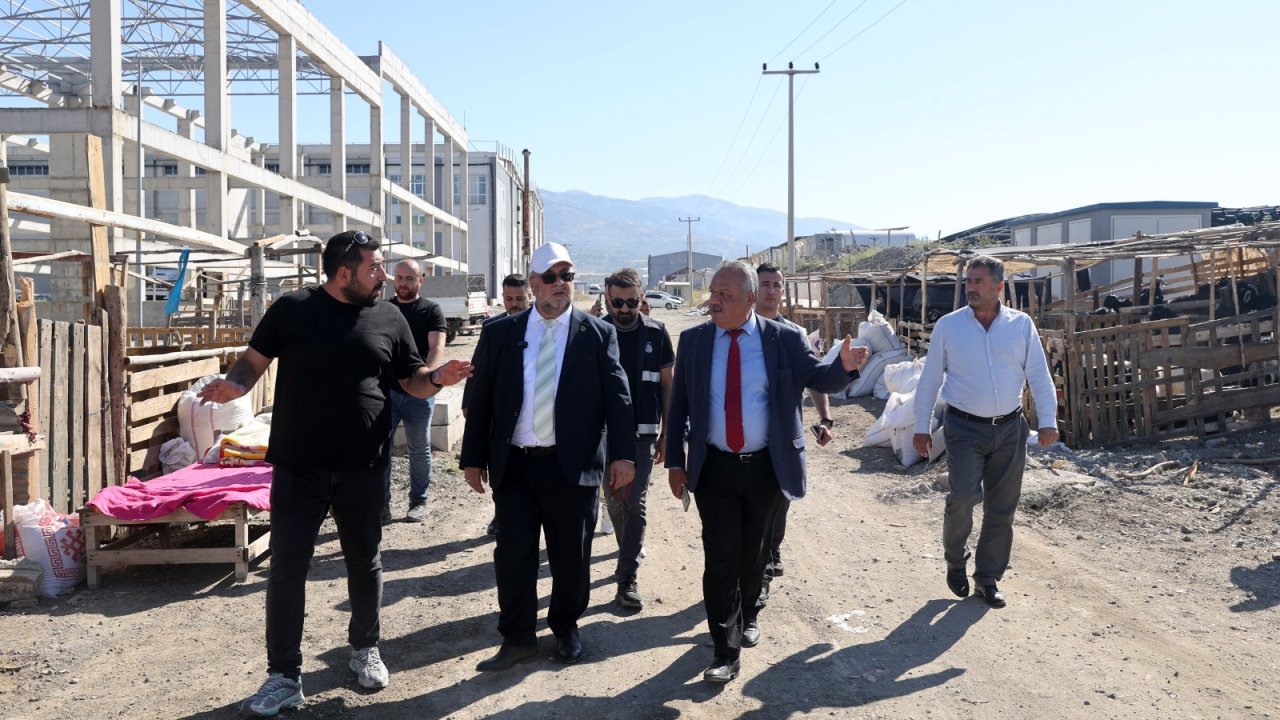 Başkan Akpınar, Geçici Hayvan Satış Noktasını Ziyaret Etti