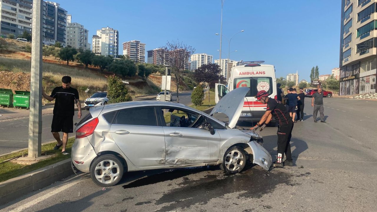 Kahramanmaraş’ta iki otomobil çarpıştı: 1 yaralı