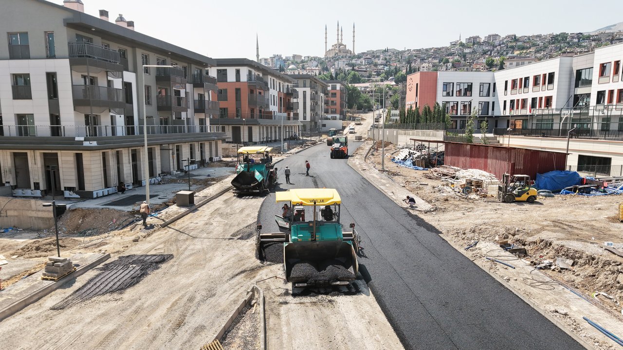 Azerbaycan Mahallesi’nde Yollar Asfaltla Kaplanıyor
