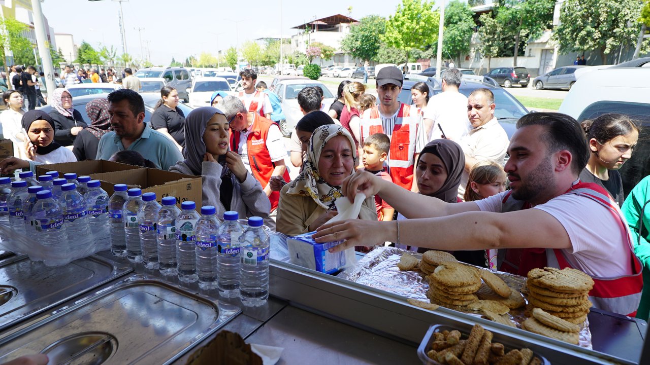 Büyükşehir, Öğrenci ve Velilerin LGS Heyecanına Ortak Oldu