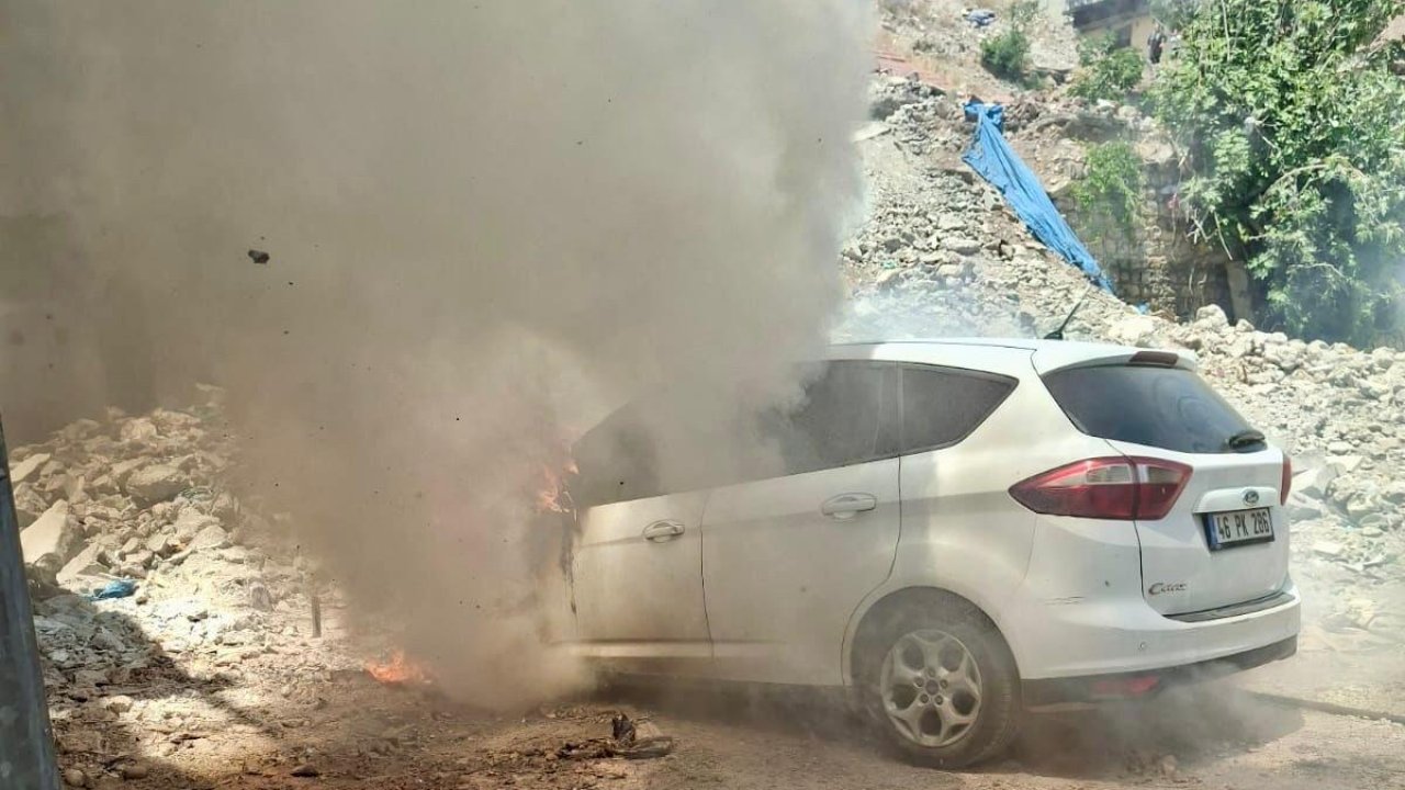 Kahramanmaraş’ta otomobil yangını