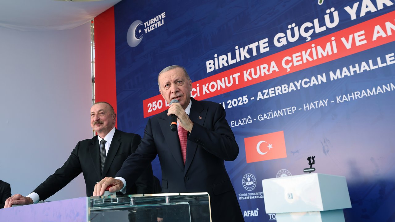 Cumhurbaşkanı Erdoğan ile Aliyev, Kahramanmaraş'ta 250 bininci konutu teslim etti