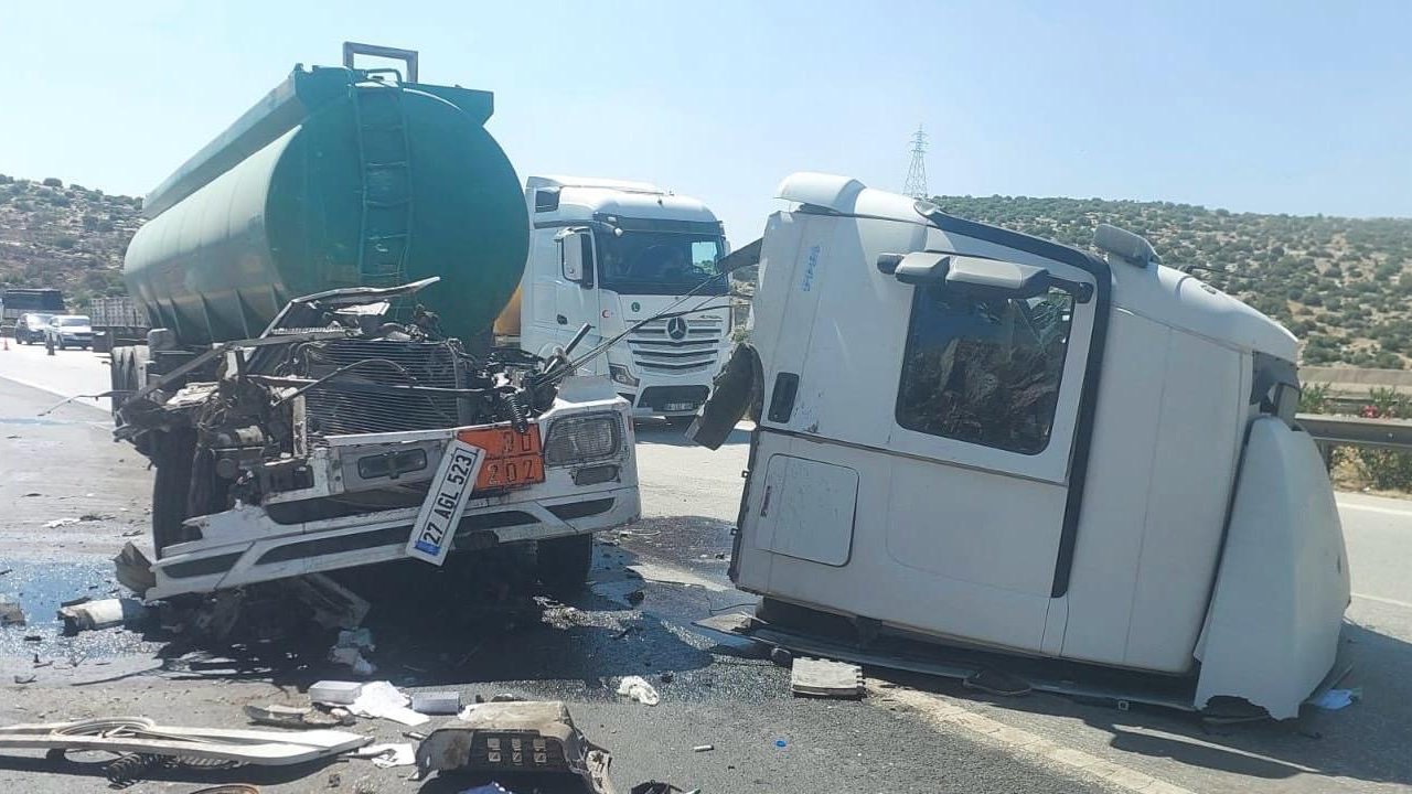 Kahramanmaraş’ta tanker ile kamyon çarpıştı