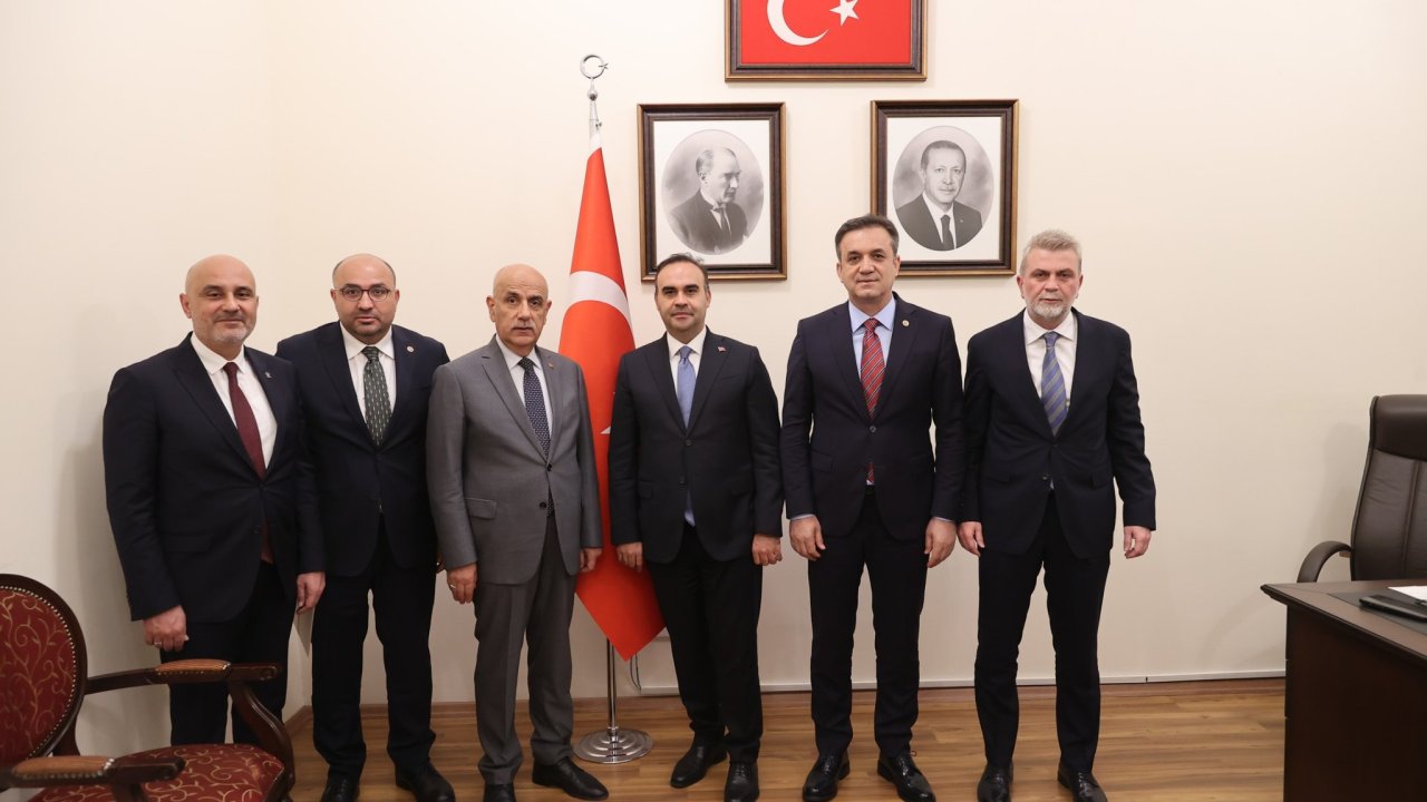 AK Parti Heyeti’nden Bakan Kacır’a Kahramanmaraş İçin Yatırım Dosyası