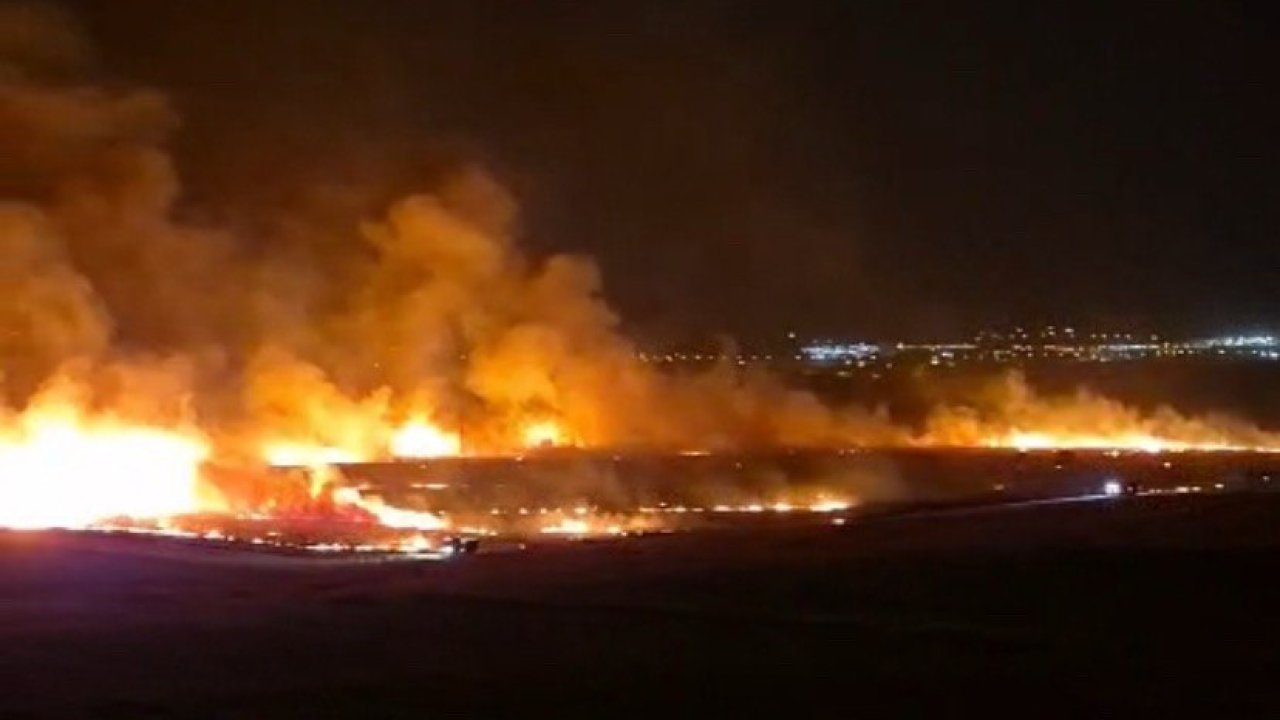 Kahramanmaraş’ta anız yangını geceyi gündüze çevirdi