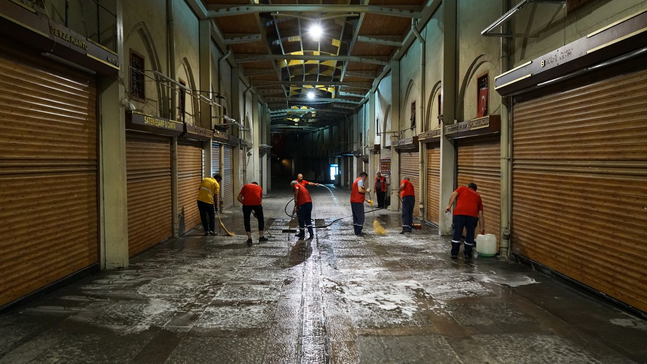 Kahramanmaraş Büyükşehir’den ticaret kalbinde kapsamlı temizlik