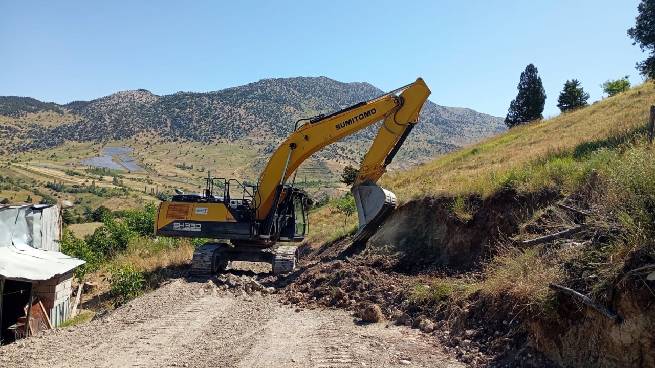 Büyükşehir, Göksun Elmalı’da yeni yol açıyor