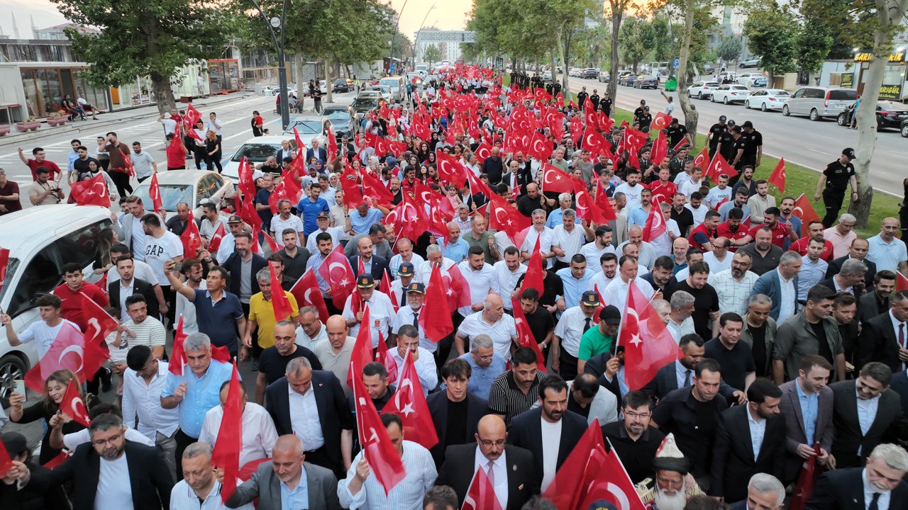 Kahramanmaraş Demokrasi ve Milli Birlik Kortejinde Buluştu