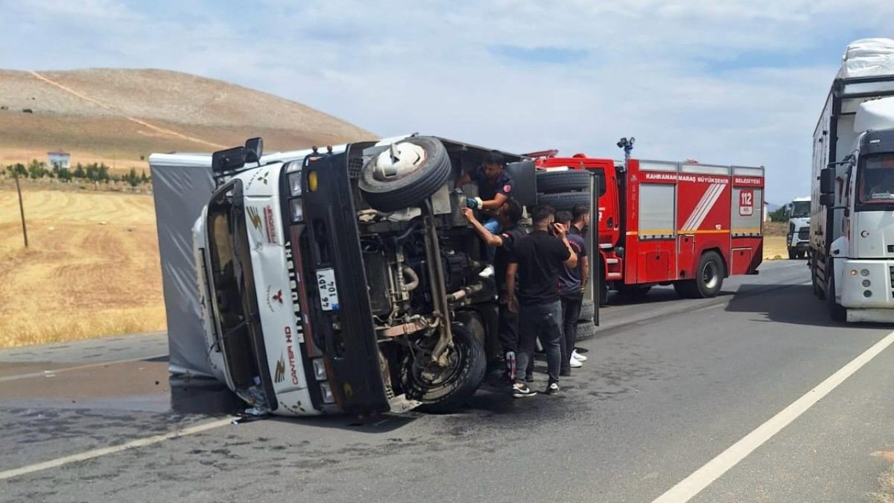 Afşin’de kamyonet devrildi:  2 yaralı