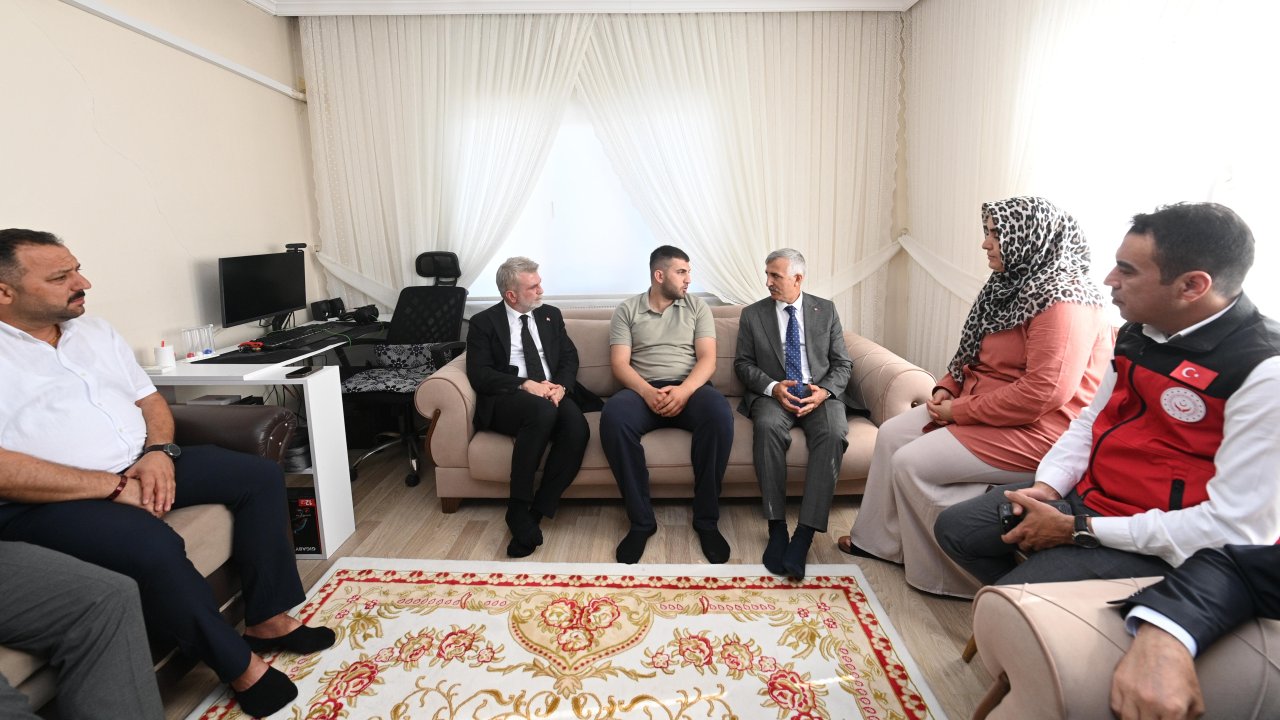 Vali Ünlüer ve Başkan Görgel, Gazi Ahmet Can Yoksul’u Ziyaret Etti