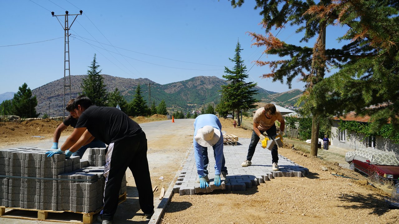 Göksun Kırsalında Daha Konforlu Ulaşım İçin Büyükşehir Görev Başında
