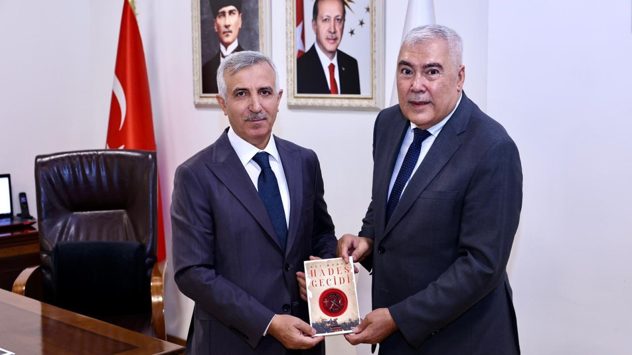 Ali Avgın’dan Sırlar ve Şifrelerle Dolu Yeni Roman: “Hades Geçidi” Raflarda