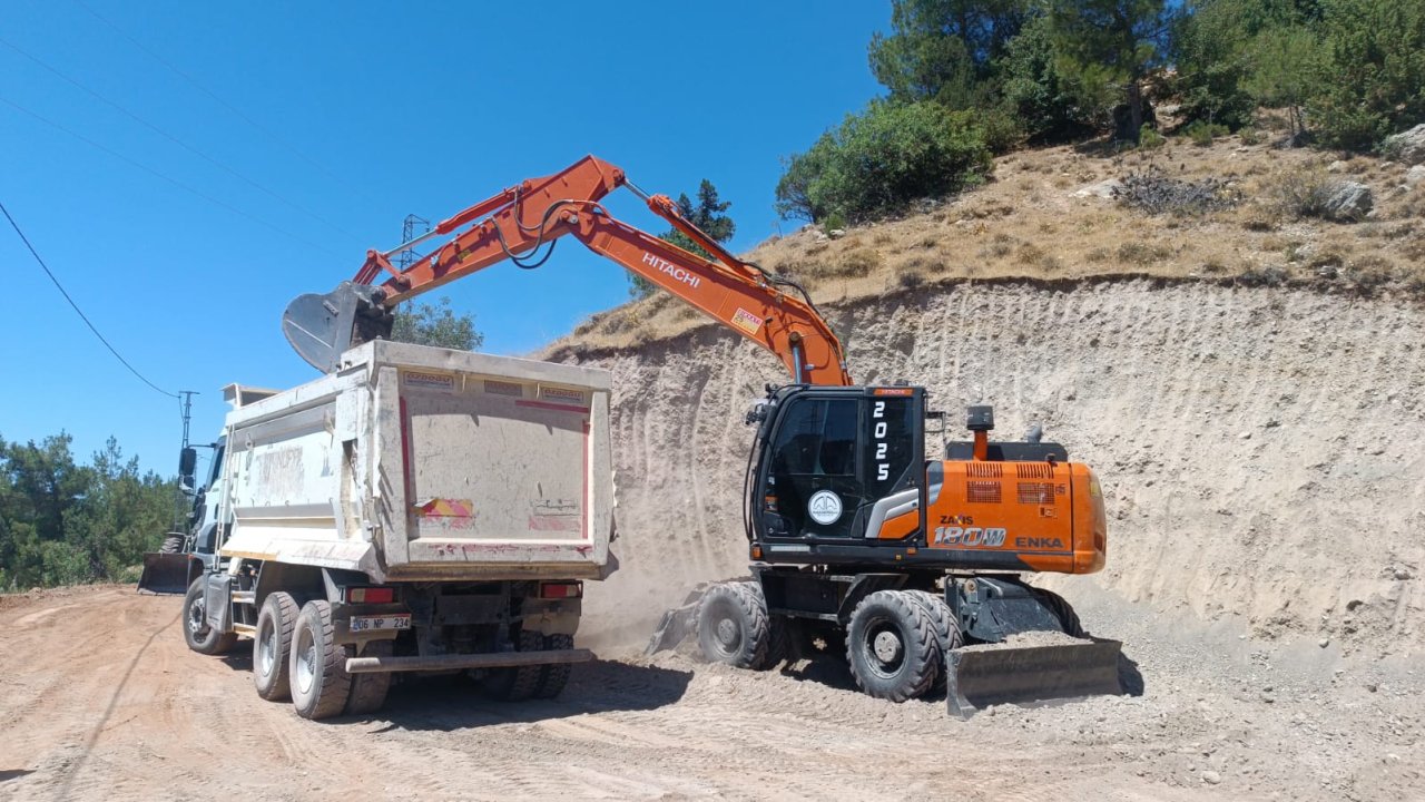 Ağabeyli Mahallesi’nde Yol İyileştirme Çalışmaları Devam Ediyor