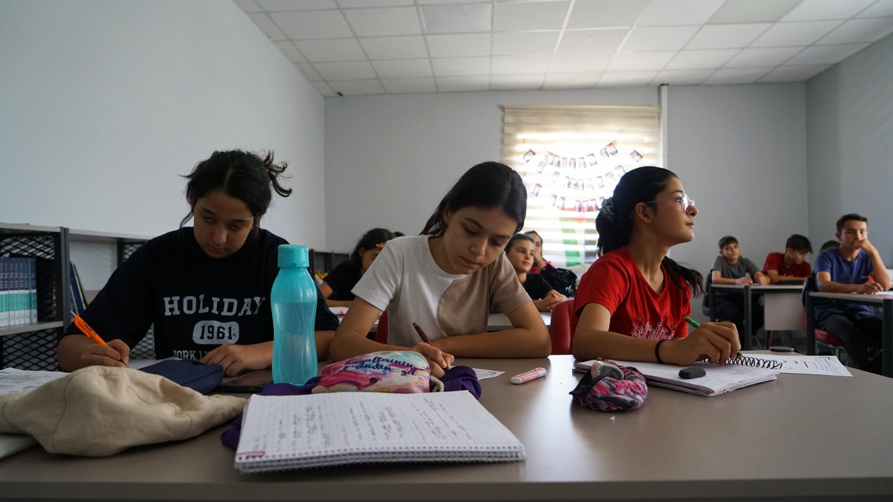 Büyükşehir’in Pusula Maraş Gençlik Merkezi, Çocukların Yolunu Aydınlatıyor