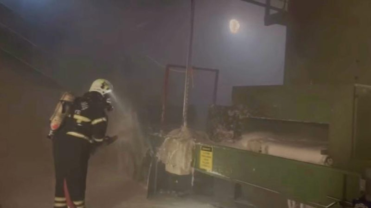 Kahramanmaraş'ta bir fabrikada yangın çıktı.