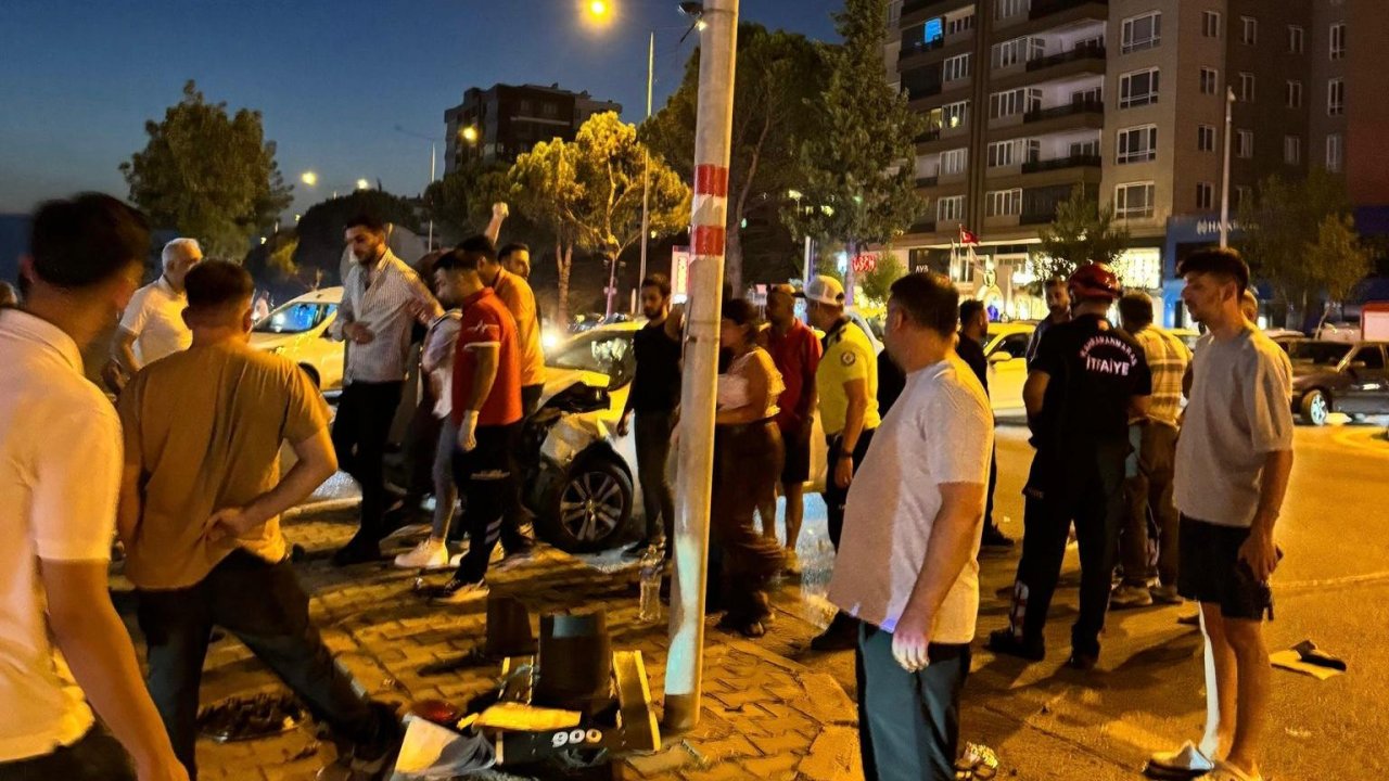 Kahramanmaraş’ta Polis Aracıyla Otomobil Çarpıştı: 1’i Polis 4 Yaralı