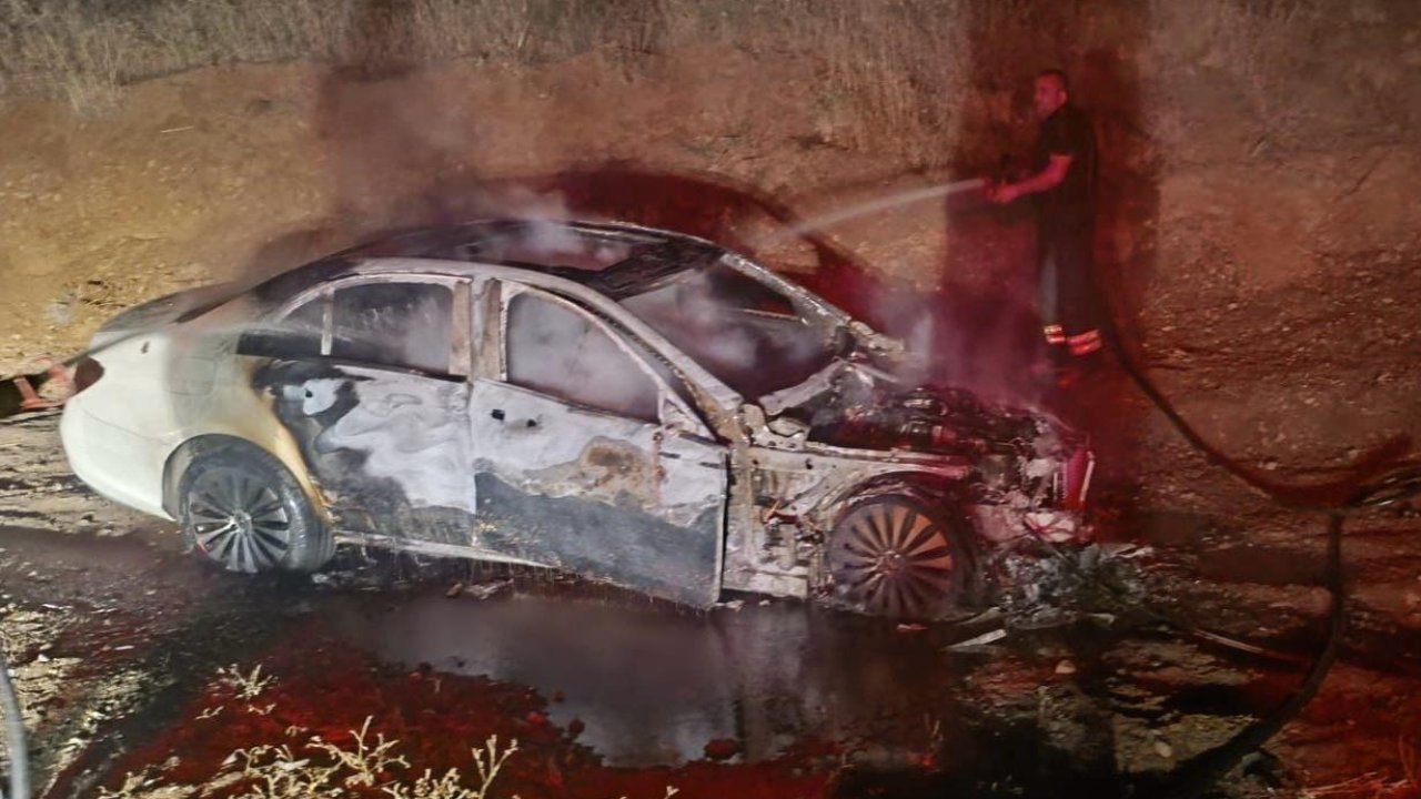 Elbistan’da otomobil cayır cayır yandı