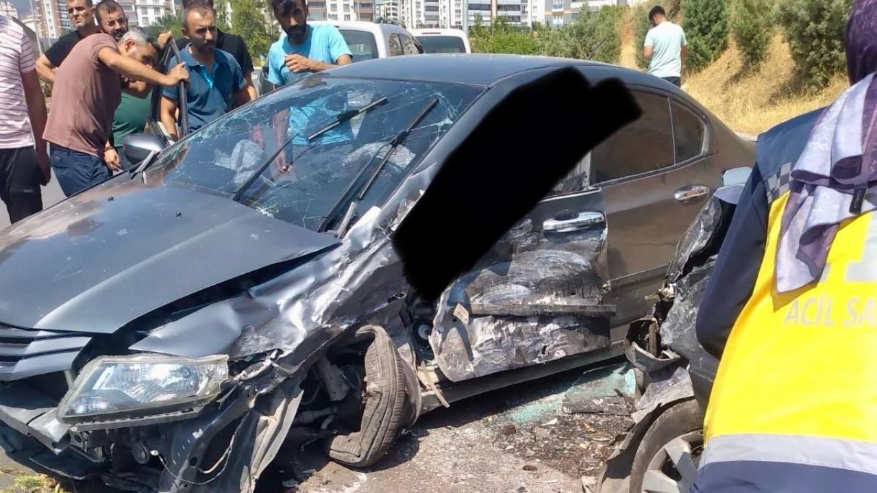 Kahramanmaraş’ta iki otomobil çarpıştı: 2 yaralı