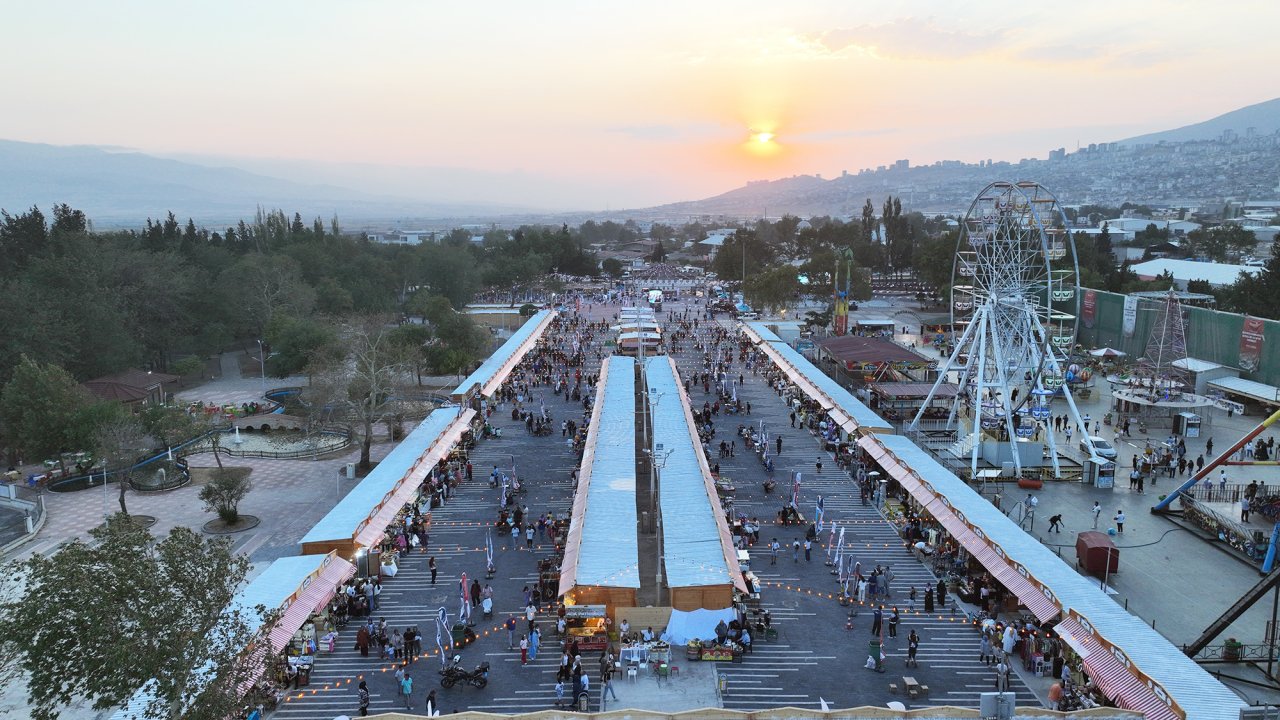 Kahramanmaraş Ağustos Fuarı, 90’lar Ruhunu Yeniden Yaşattı