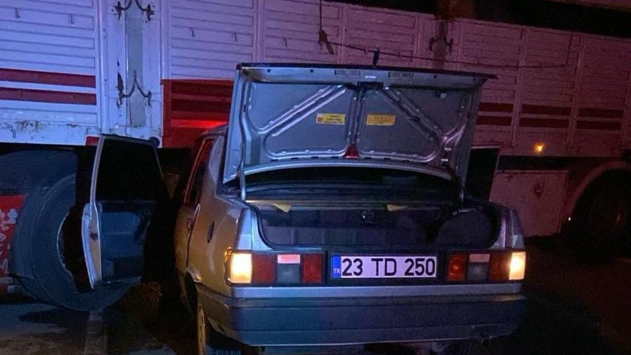 Kahramanmaraş’ta otomobil tıra ok gibi saplandı