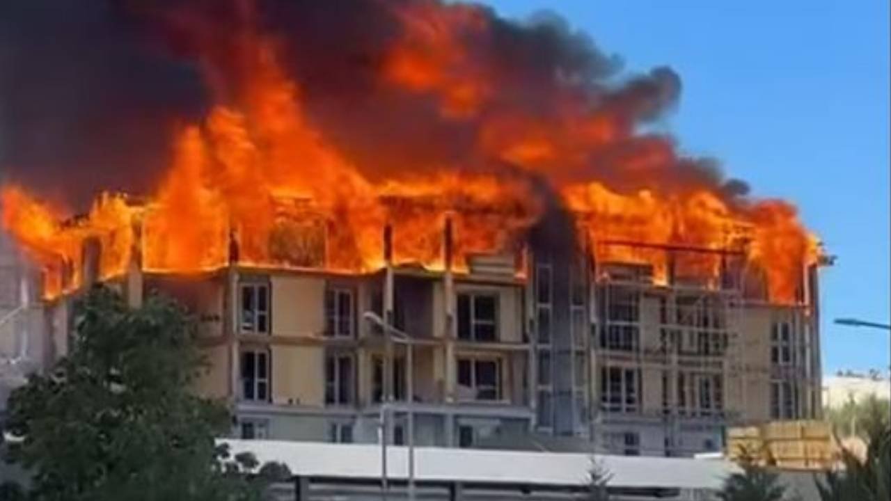 Kahramanmaraş Orman Bölge Müdürlüğü inşaatında korkutan yangın