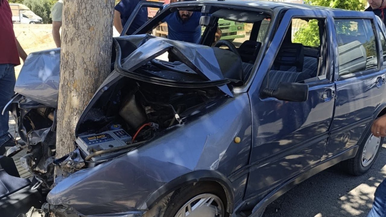 Kahramanmaraş’ta otomobil ağaca çarptı: 1 yaralı