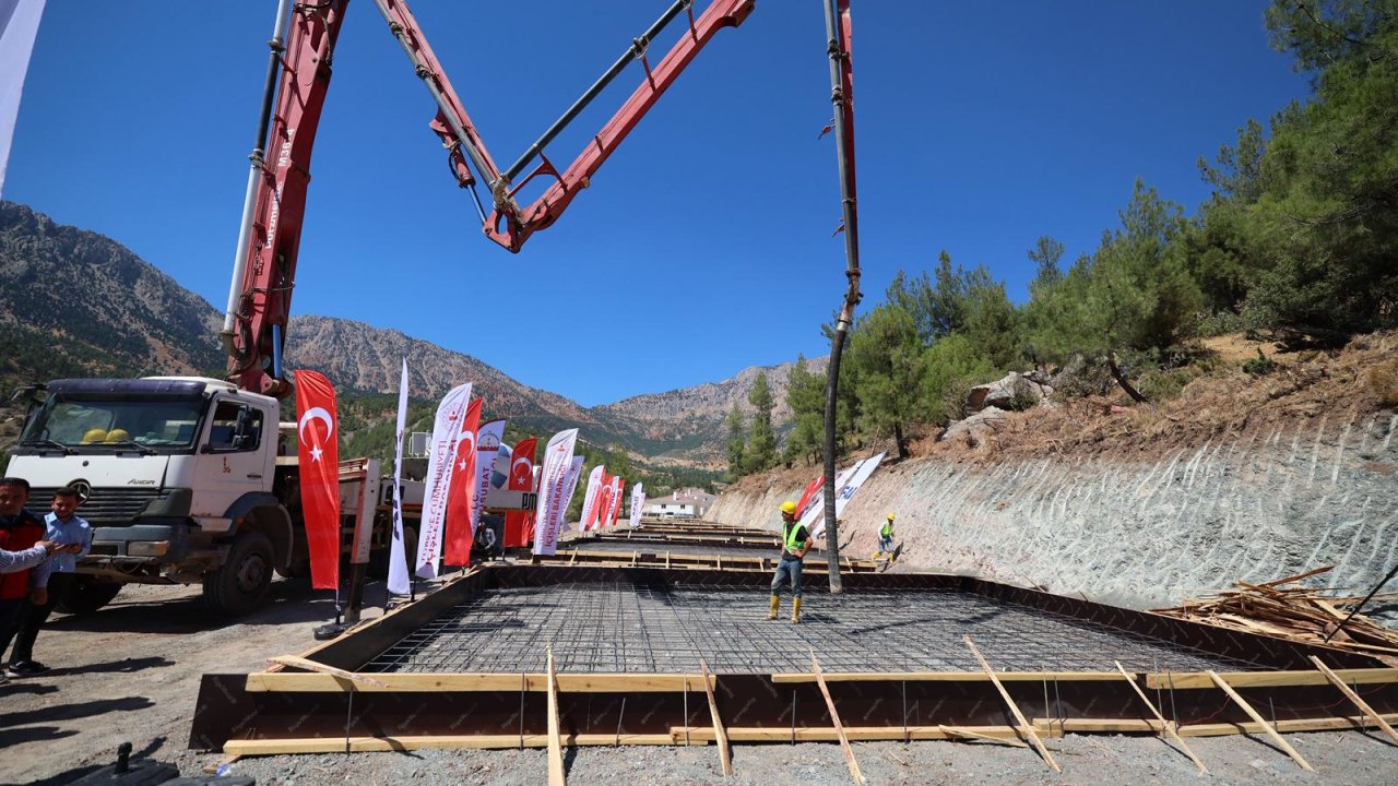 Onikişubat’ta Depremzede Besiciler İçin 86 Ahırın Temeli Atıldı